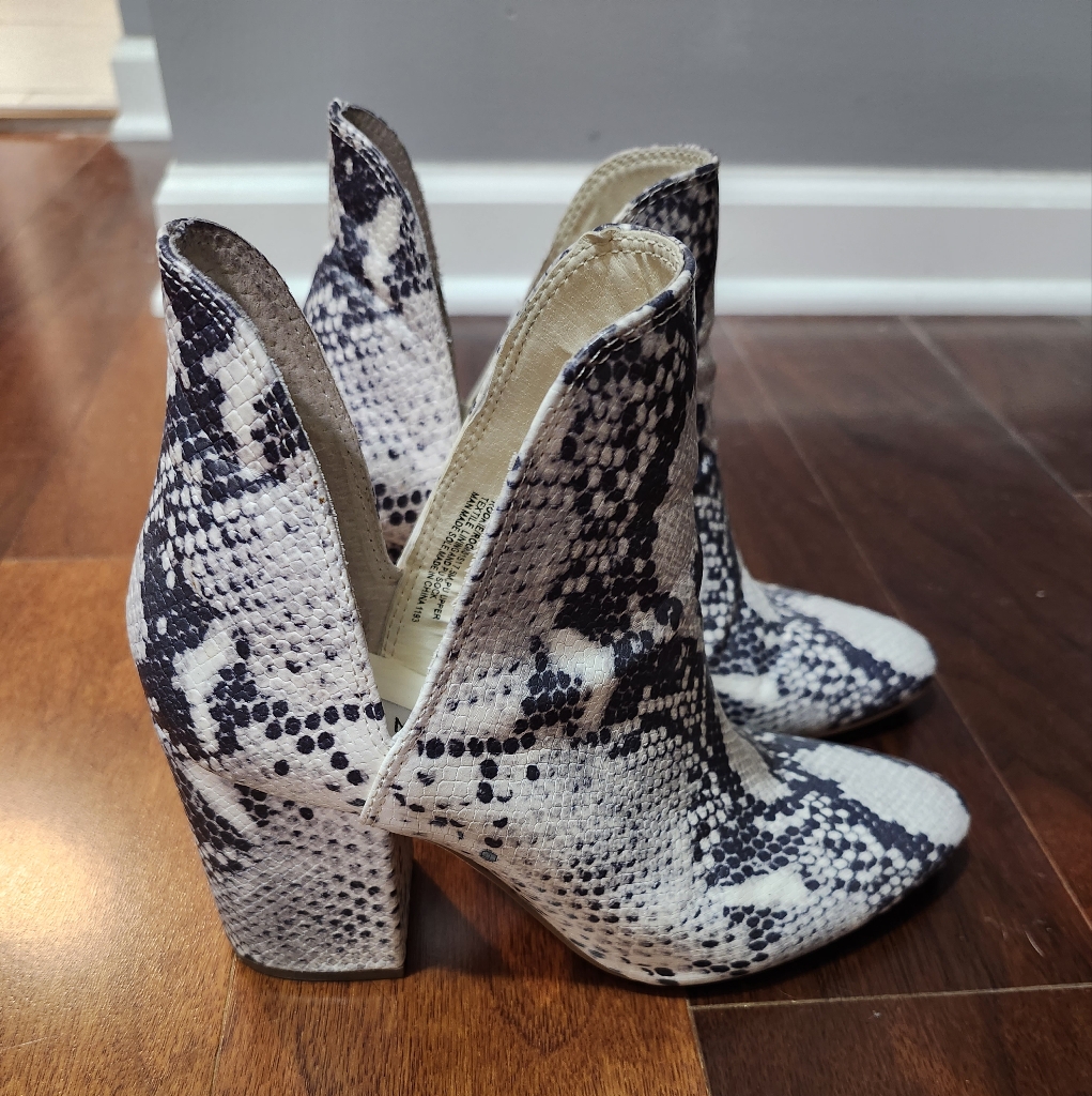 Steve Madden Snake Print Split Ankle Booties Size 7.5